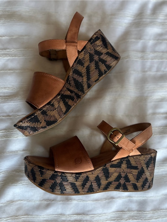 Born Shoes - BORN Dorrah Leather Platform Wedge Sandal | Women’s 9